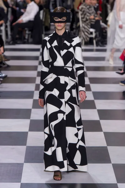 Look 13